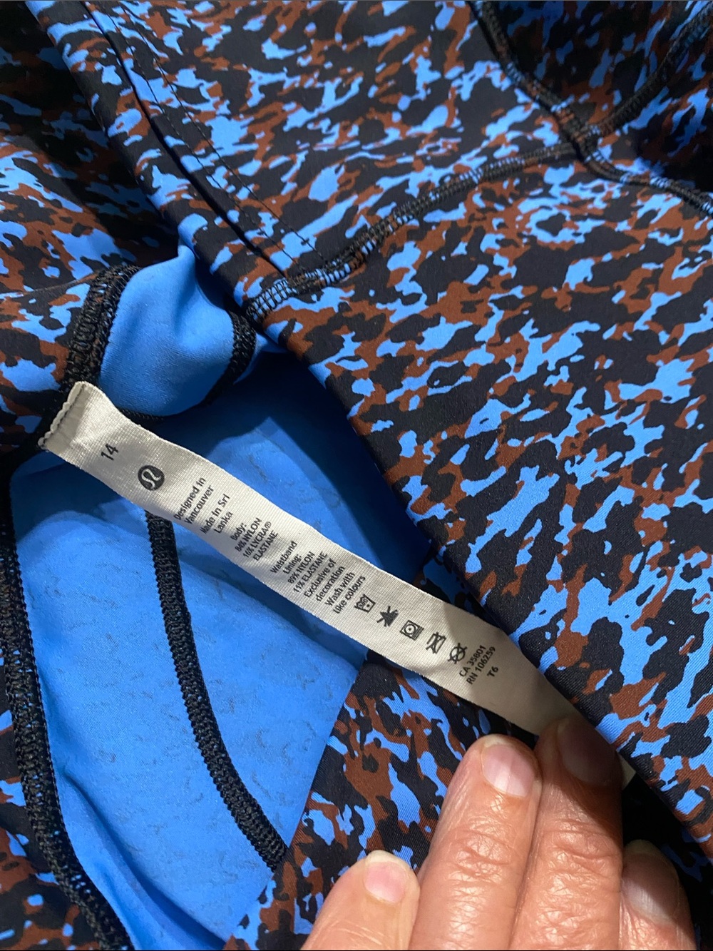 lululemon athletica Blue and Black Abstract Print Leggings - Picture 2 of 3